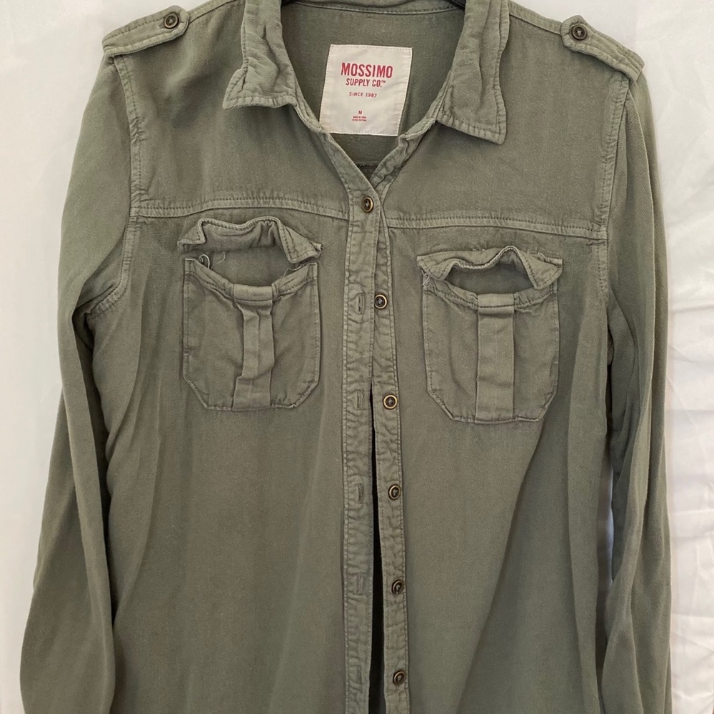 Mossimo supply co army green long sleeve button up shirt